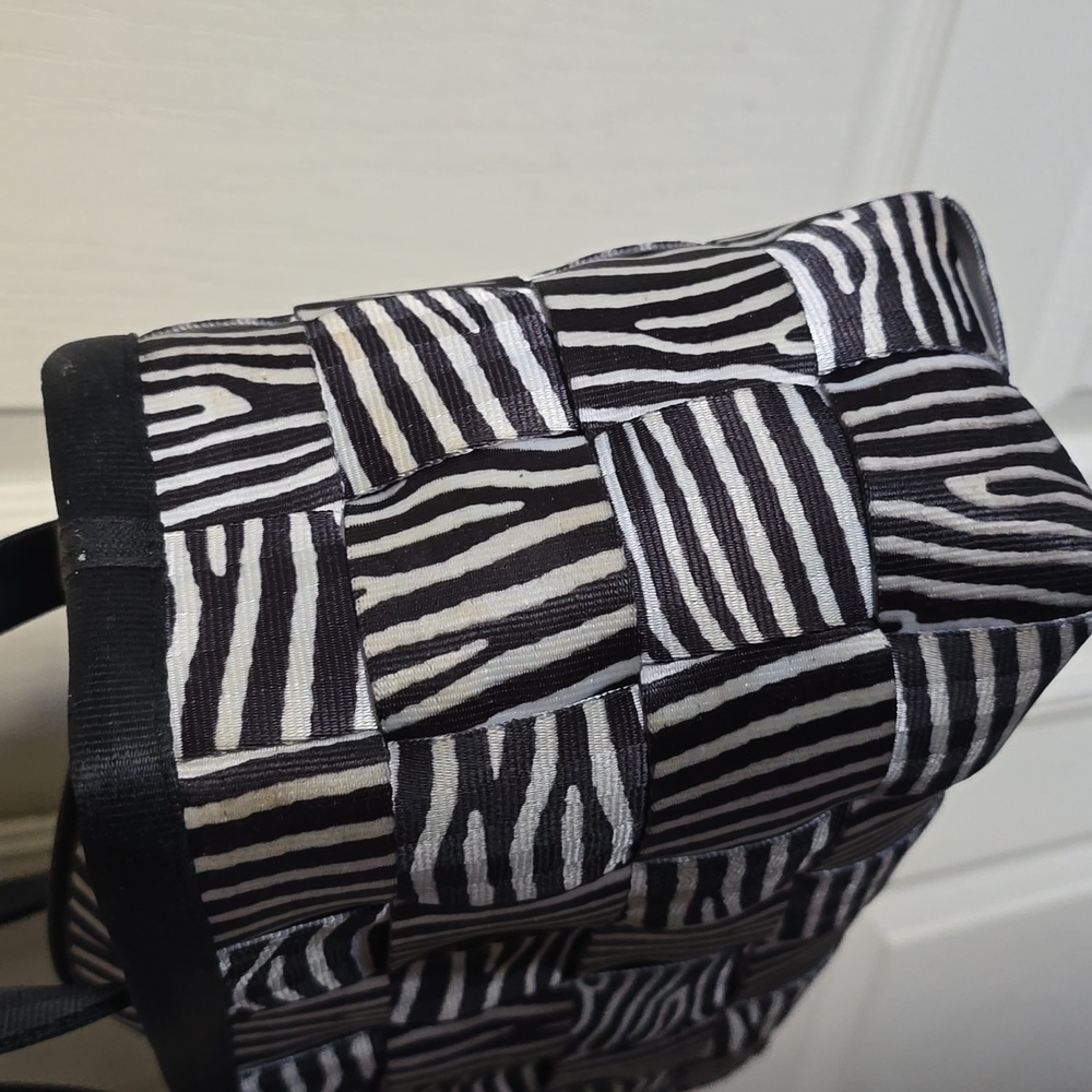 Harveys Seatbelt Bag Rare Zebra W/Autographs View 6